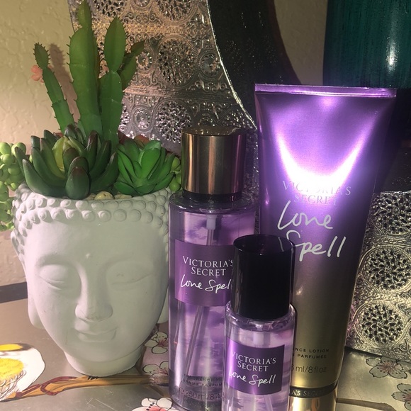 Victoria’s Secret love spell gift set - Picture 2 of 2